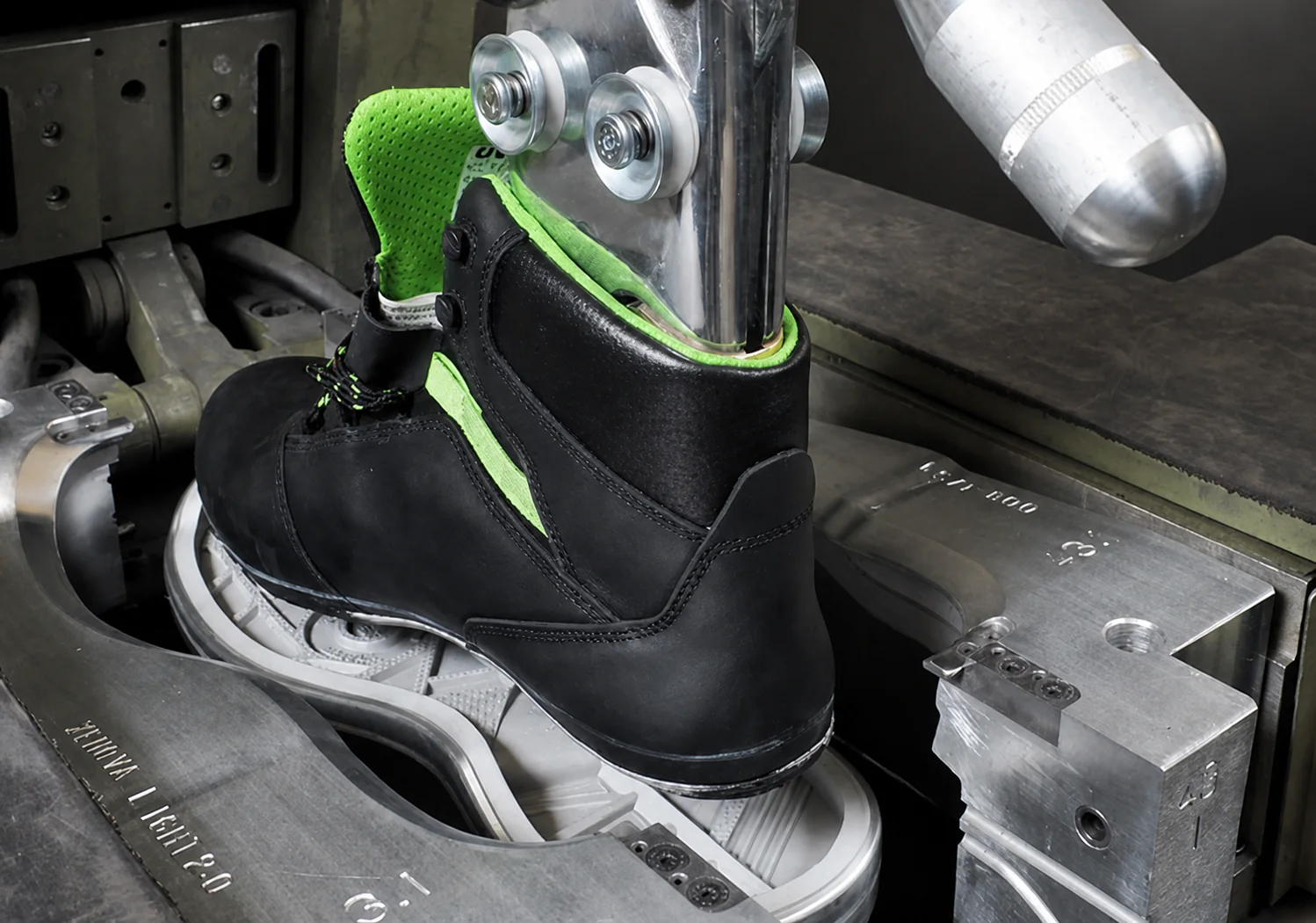 Footwear production trial using a Dongdubao mould system