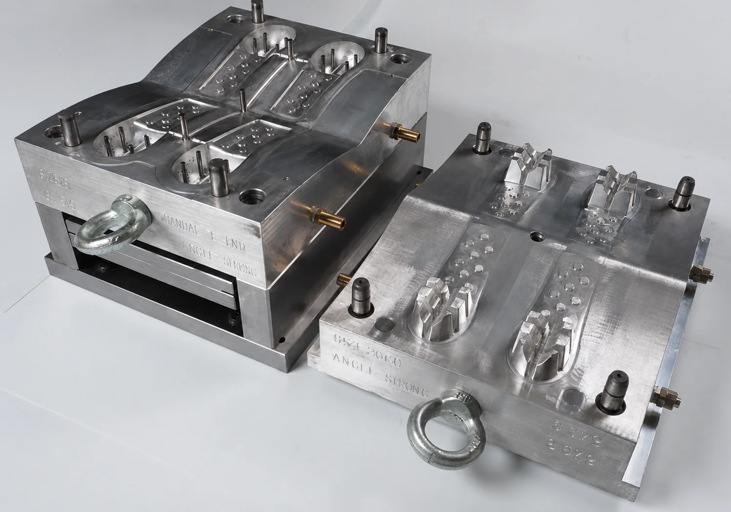 Footwear mould assembly and fitting equipment