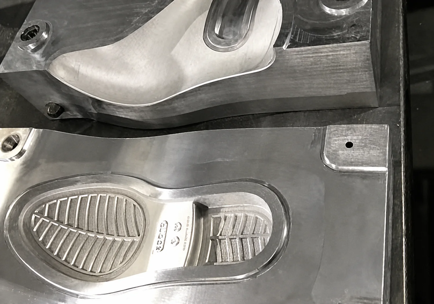 Detailed footwear mould cavity and outsole pattern