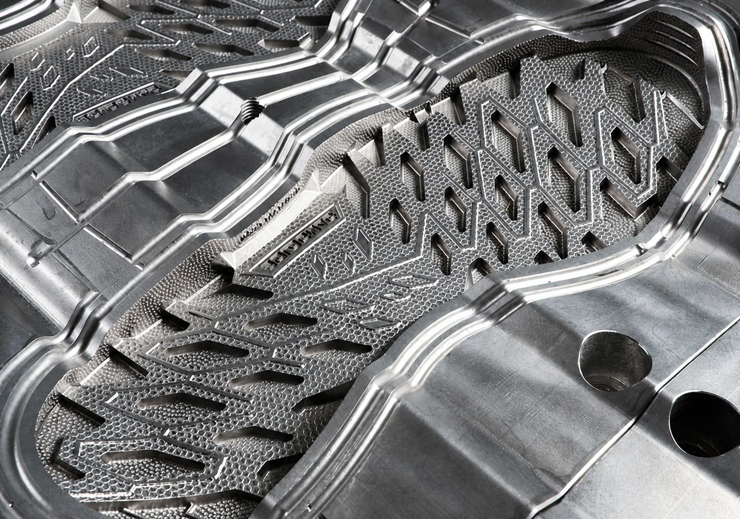 Detailed outsole surface machining on a Dongdubao mould